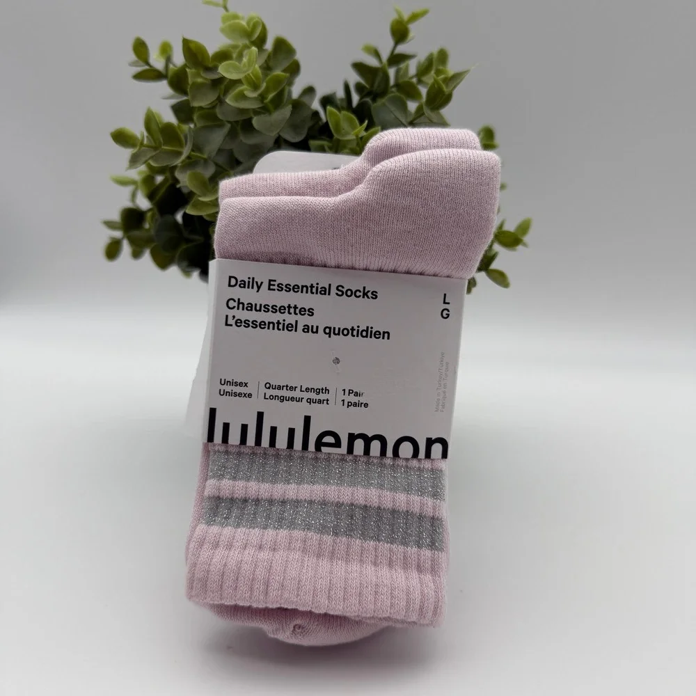 Lululemon Daily Essential Socks Quarter Length Ballet Lip Silver Size L NWT